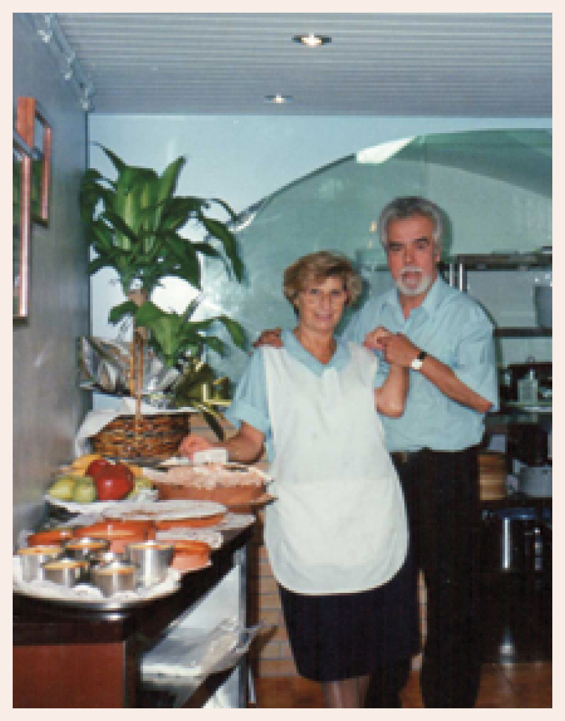 Nuri and Jordi at Salamero Restaurant in Eixample | Familia Nuri
