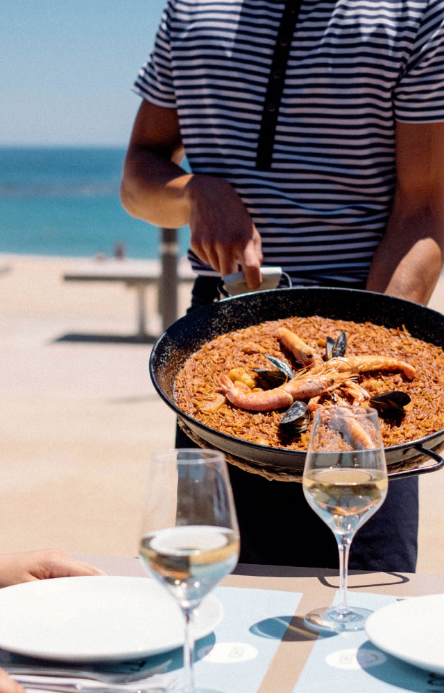 Tapas, Arroces y Platos de Temporada en el Restaurante Xiroi en la Playa de Barcelona | Familia Nuri