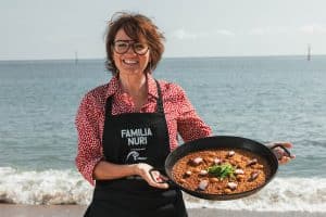 Tancament any amb Silvia Abril vora el mar amb paella I Familia Nuri