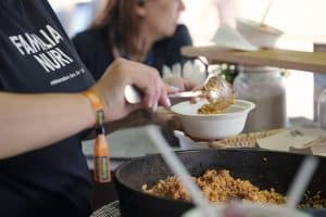 Tast a la rambla servint arròs I Familia Nuri