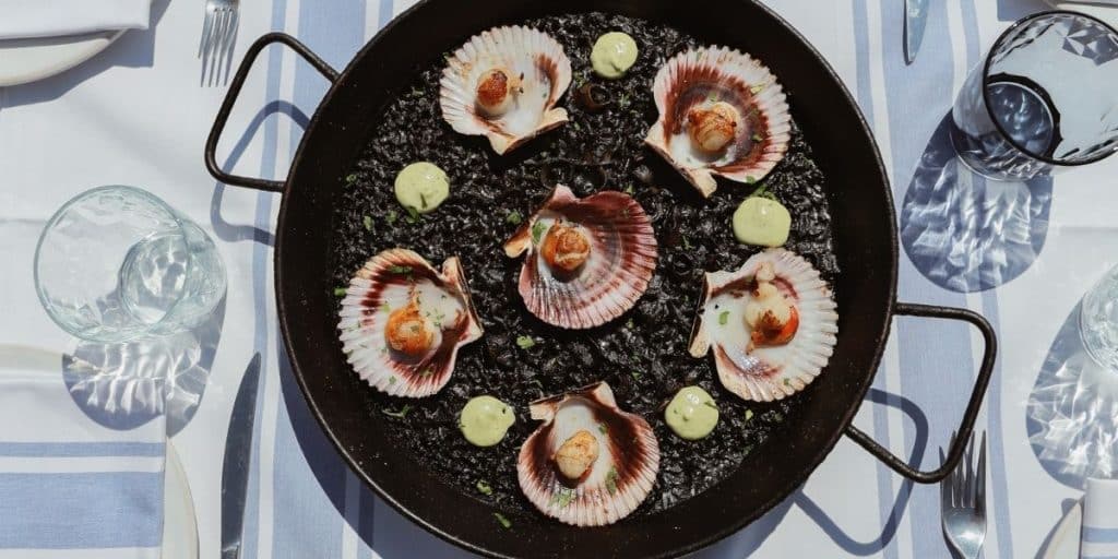 Regala Ca la Nuri Gastronomia | Familia Nuri